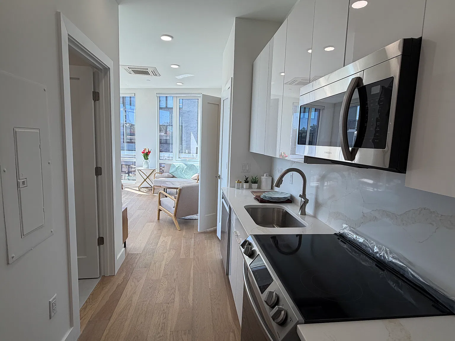 Studio, 495 sqft, $2,500 — Photo 2