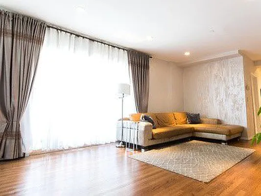 Sold by Maximillion Realty, Inc. | media 3