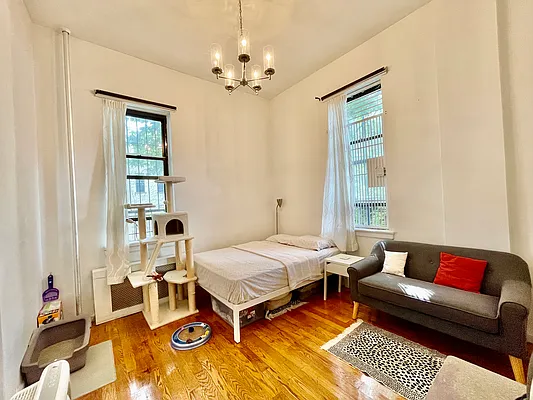 Rented by R New York | media 36