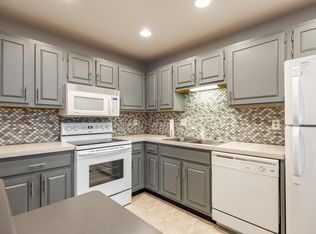 6700 Mariner Dr UNIT 204, Racine, WI 53406