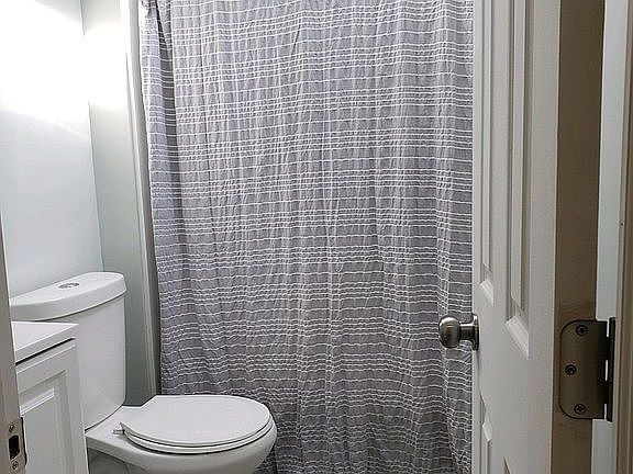 4th image of 205 Johnstown St