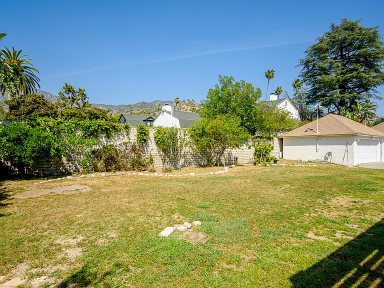1635 Grandview Ave — Photo 32