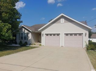 404 W Beacon Ct, Mount Vernon, IL