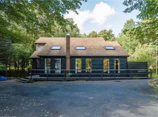 177 Island Dr, Long Pond, PA 18334