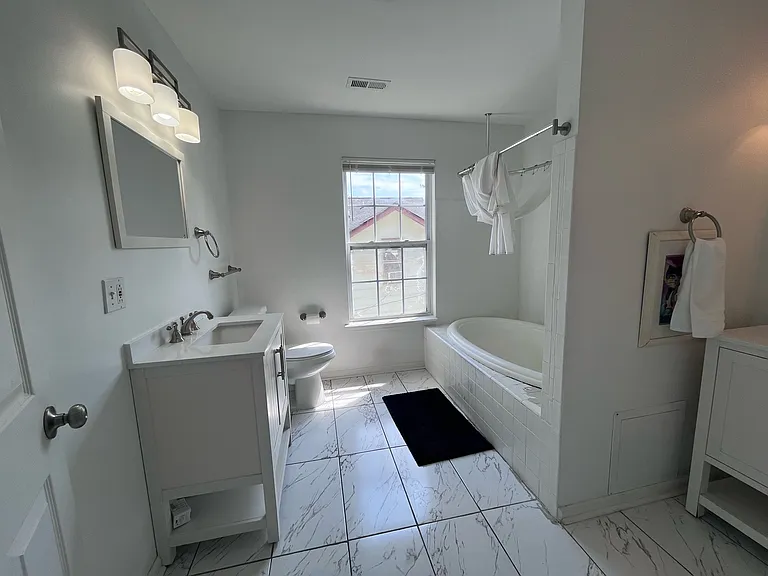 2420 Albion St — Photo 27