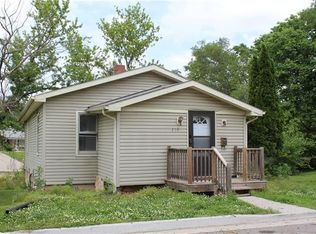 210 W 26th St, Higginsville, MO 64037