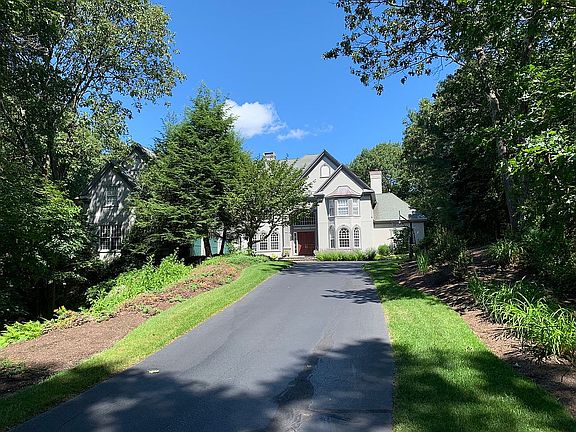 2nd image of 21 Longmeadow Dr