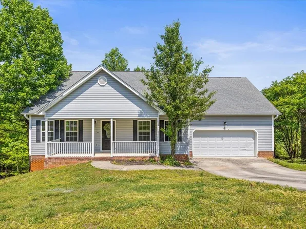 1051 Apollo Dr, Soddy Daisy, TN 37379