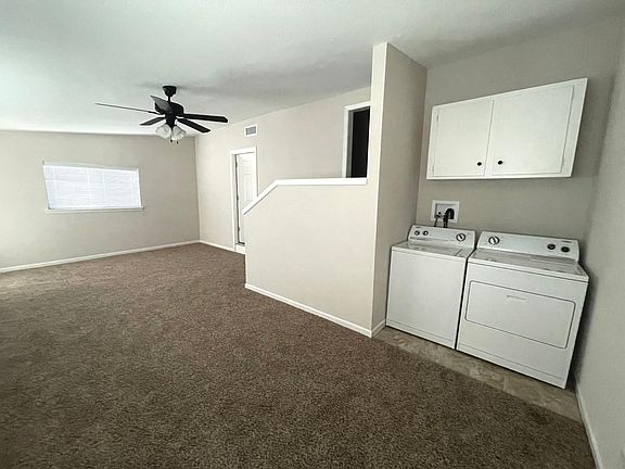 3rd image of 1404 W Lovers Ln