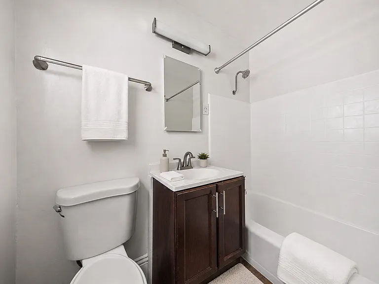 922 E. 2nd St. — Photo 6