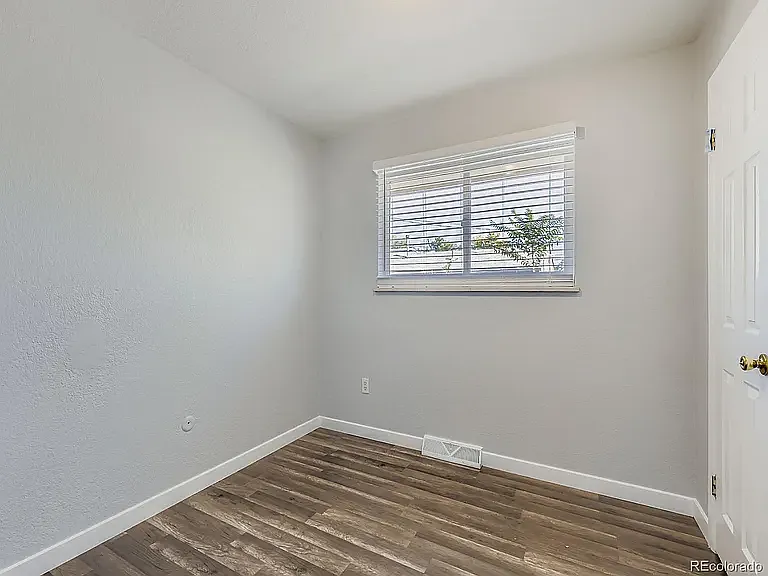 3 bed, $2,400 — Photo 4