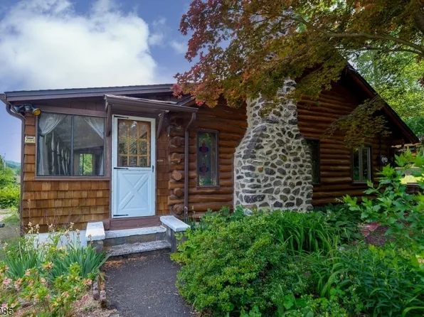 74 Pinecliff Lake Dr, West Milford Twp., NJ 07480