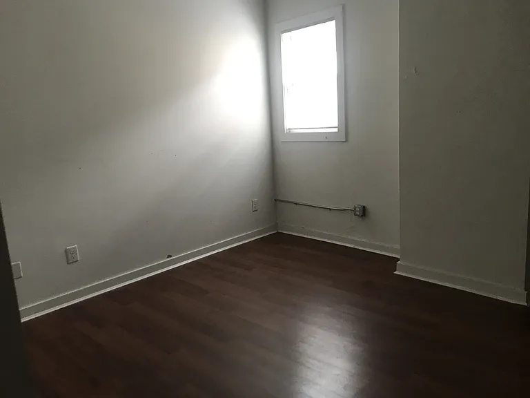 209-211 W Pike St #2F — Photo 4