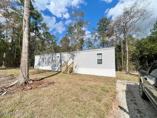 93 Homestead Dr, Carriere, MS 39426