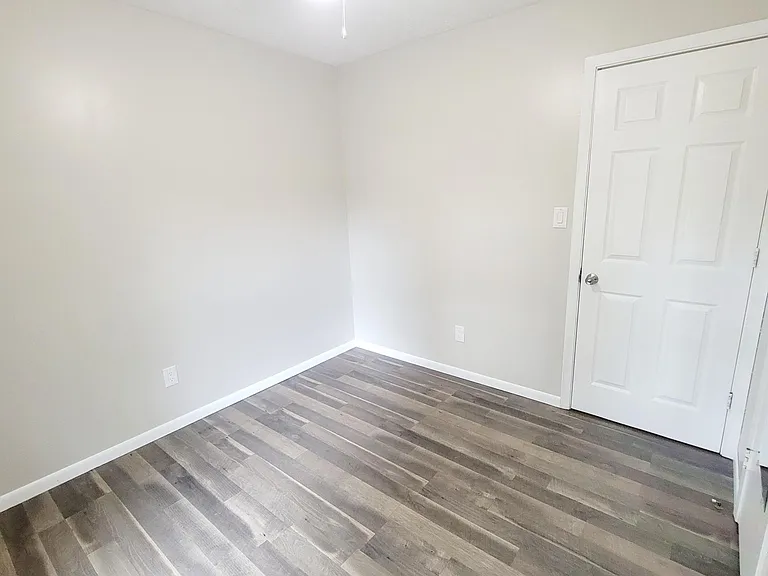 1316 E Woodshire Dr — Photo 15