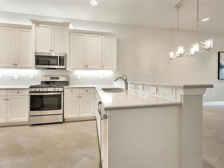 28496 Burano Dr — Photo 10