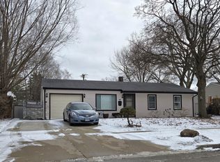 725 Russet Ln, Streamwood, IL 60107