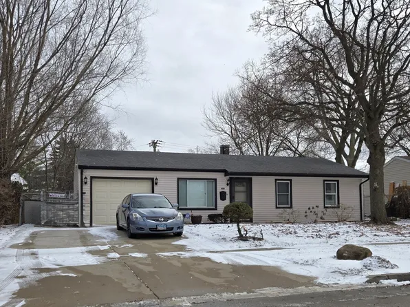 725 Russet Ln, Streamwood, IL 60107
