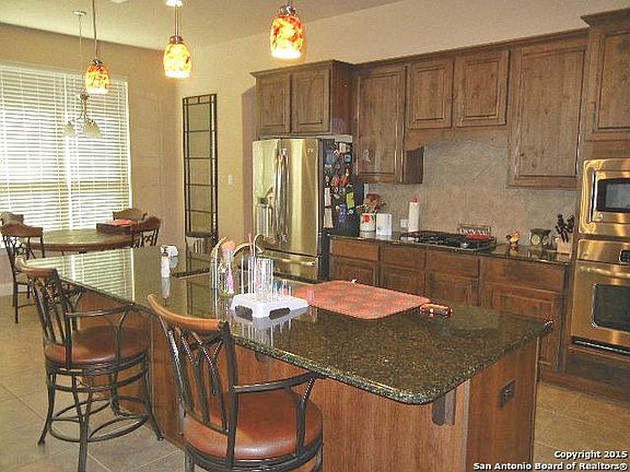 Kitchen & Breakfast Area