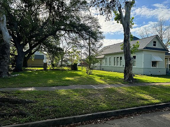 4th image of 2505 Avenue G