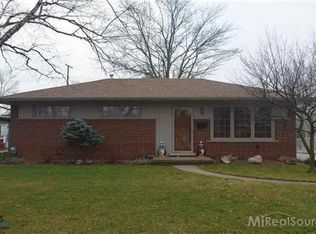 8762 Shannon Dr, Sterling Heights, MI