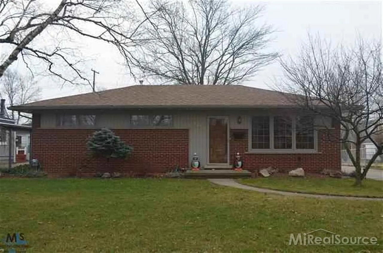 8762 Shannon Dr photo 1