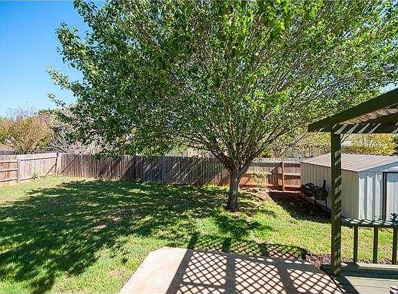 3rd image of 1207 Highland Dr