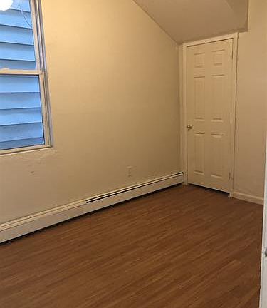 4th image of 162 Virginia Ave #1