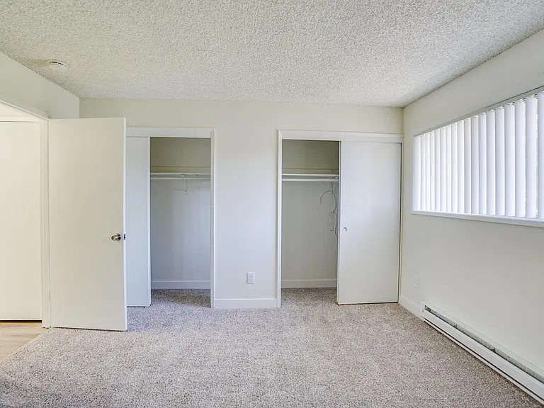 Charwin Court Apartments — Photo 53
