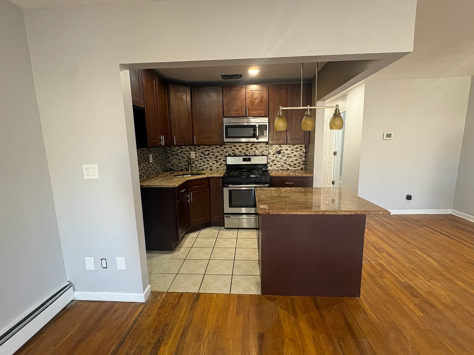 3 bed, 1180 sqft, $3,800 — Photo 3