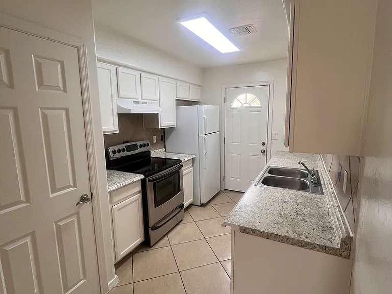 3925 E Blacklidge Dr #4 — Photo 10