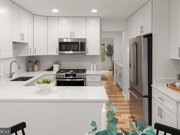 4th image of 1558 McLean Commons Ct