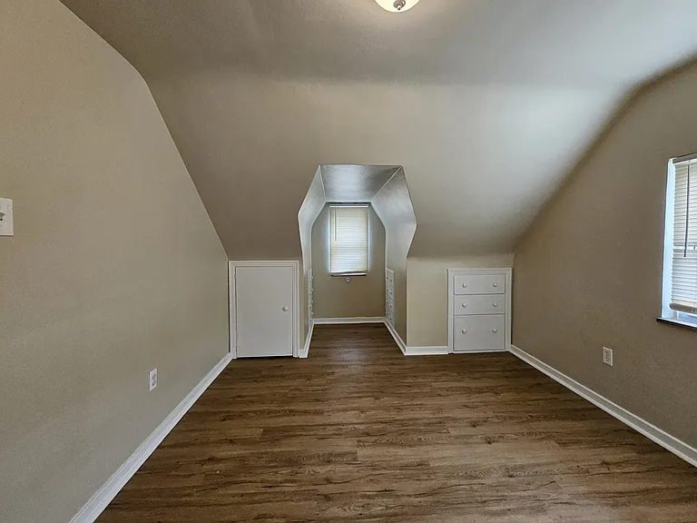 855 Hamil Rd — Photo 17