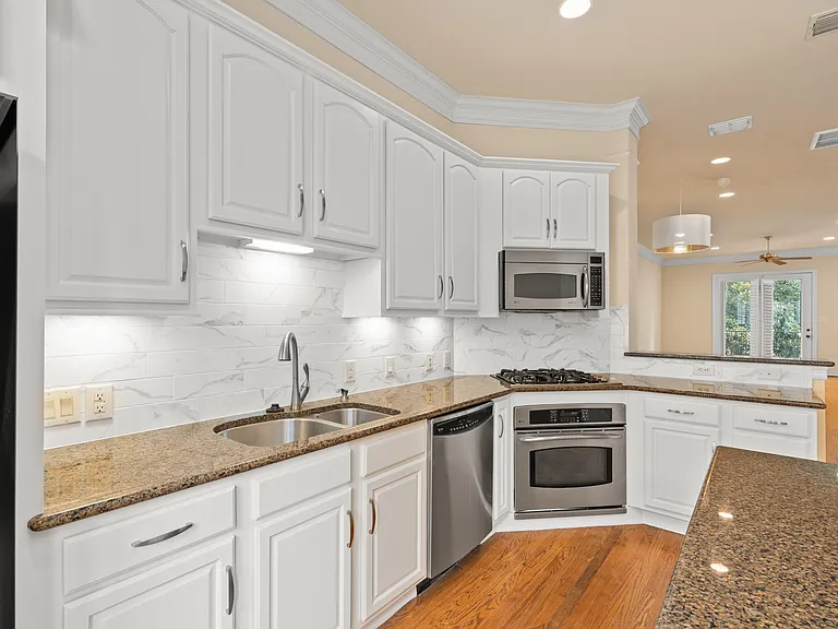 4230 Holland Ave — Photo 16