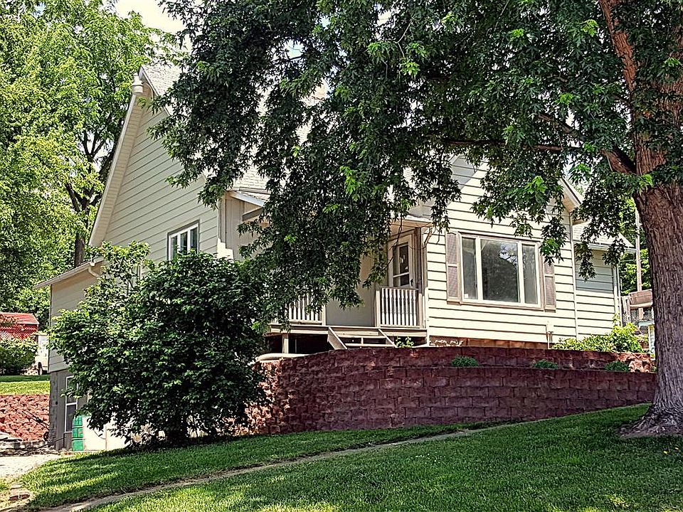 2nd image of 107 E 5th St