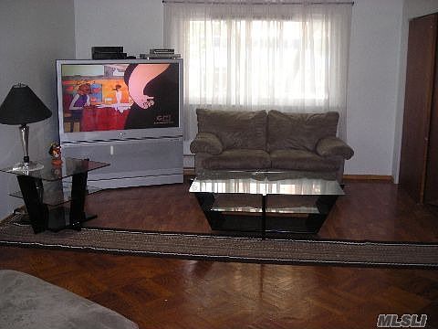 4th image of 9128 222nd St