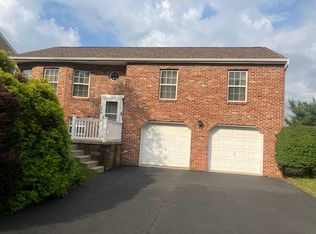 202 Holly Ridge Dr, Glenshaw, PA 15116