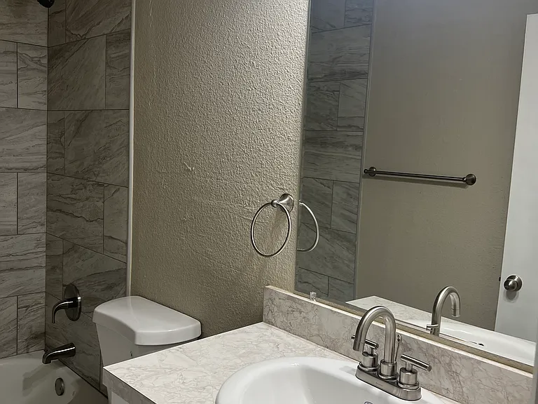 804 E Cantey St — Photo 11