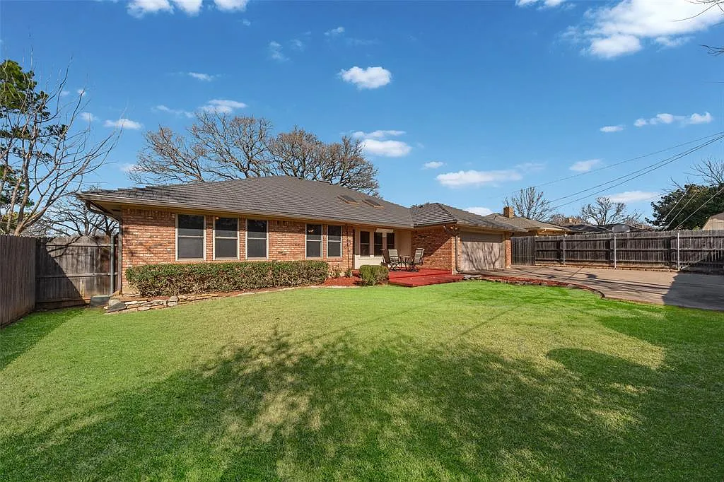 3 bed, 2.5 bath, 2507 sqft, $2,500 — Photo 4