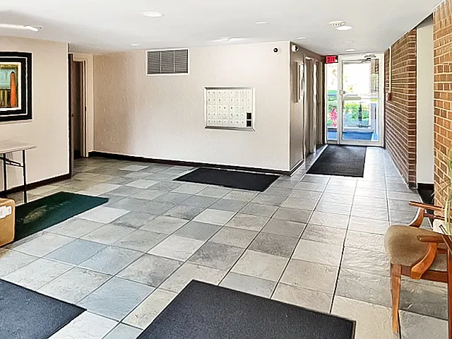 2201 S Stewart Ave — Photo 2