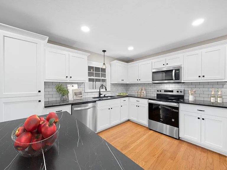 215 Hill St — Photo 9