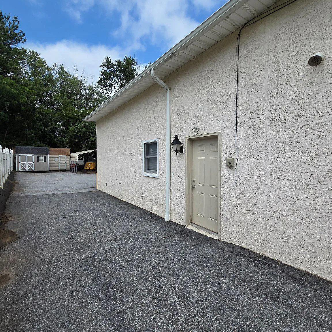 2 bed, 1.0 bath, 1290 sqft, $2,000 — Photo 1