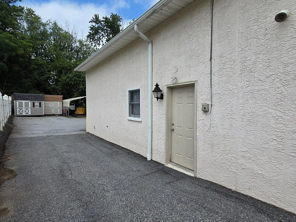 1709 Philadelphia Pike