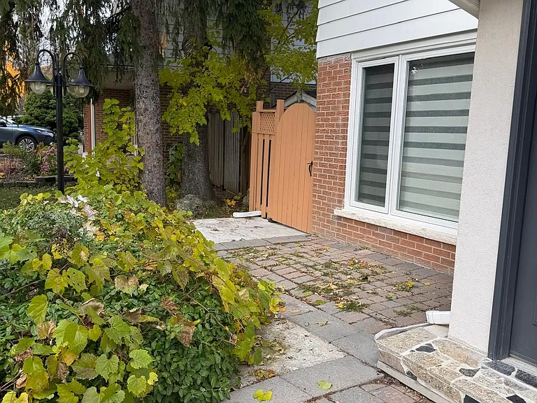 44 Royal Orchard Blvd — Photo 10
