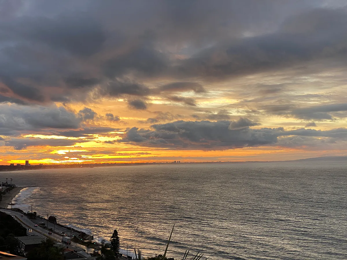 Sunrise - 18139 Coastline Dr #4