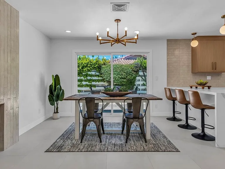 1111 S San Joaquin Dr — Photo 12