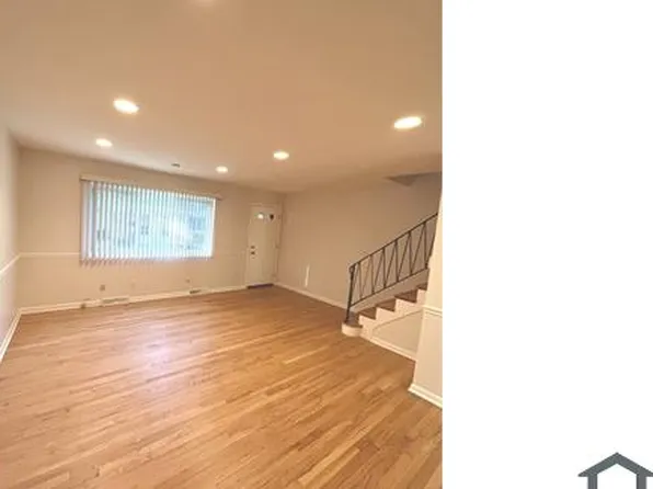 610 S Milwaukee Ave APT C, Libertyville, IL 60048