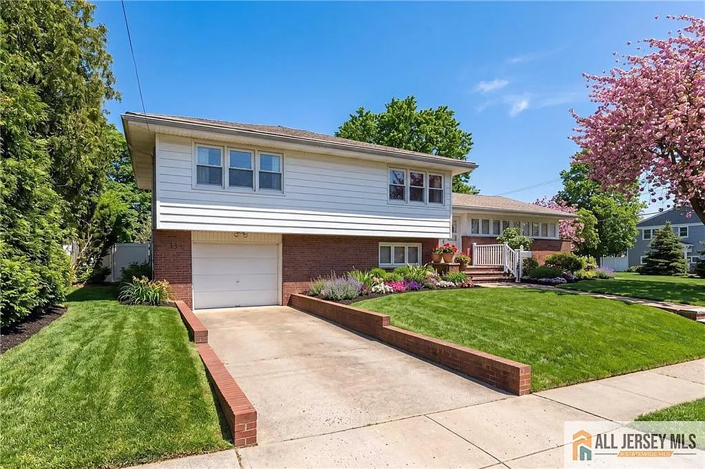 3 bed, 3.0 bath, 2539 sqft, $4,000 — Photo 3