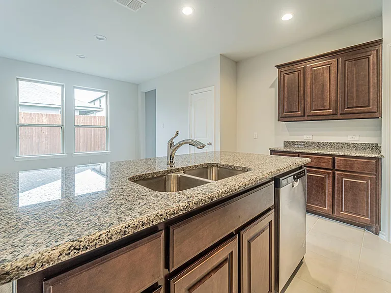 3305 Shortgrass Ln — Photo 9