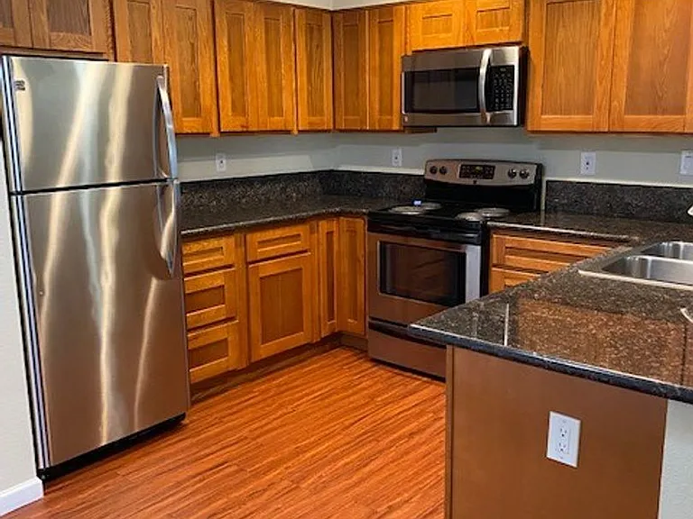Carmel Woods Apartments — Photo 33